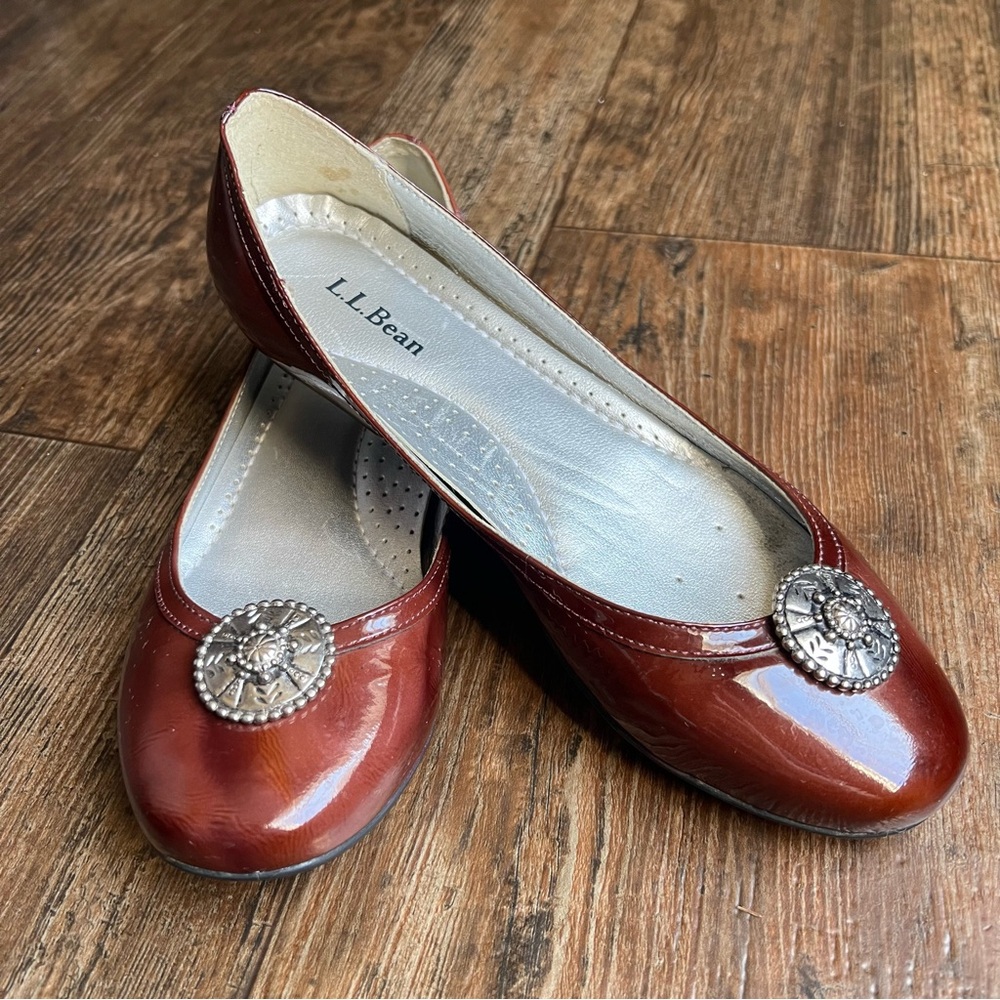 L.L. Bean Brown Silver Medallion Round Toe Ballet Flats Size 6M